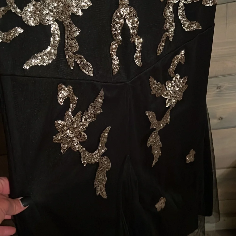 Beautiful vintage black dress with gold sequins - Picture 9 of 11